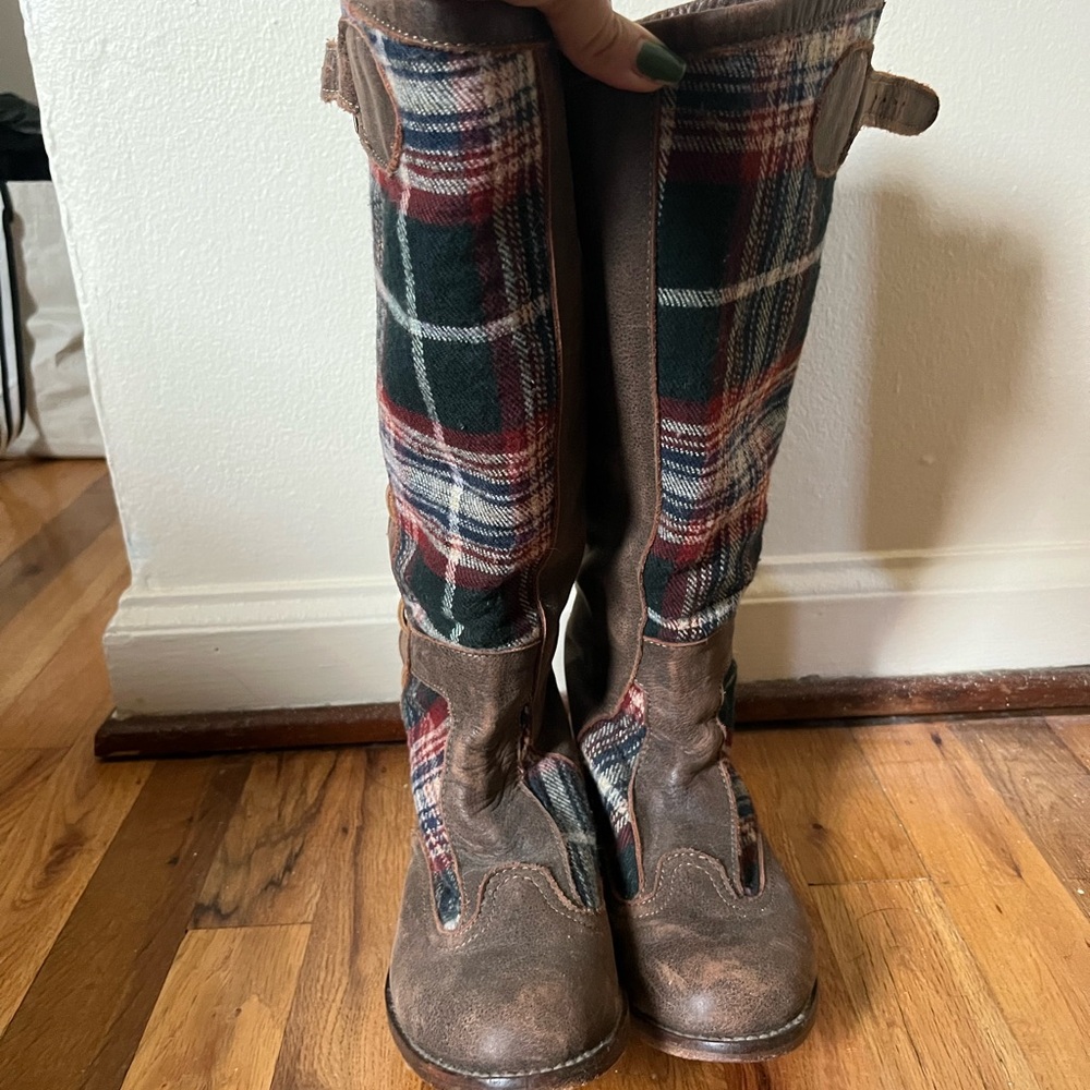 Stylish Women's Brown Leather Boots